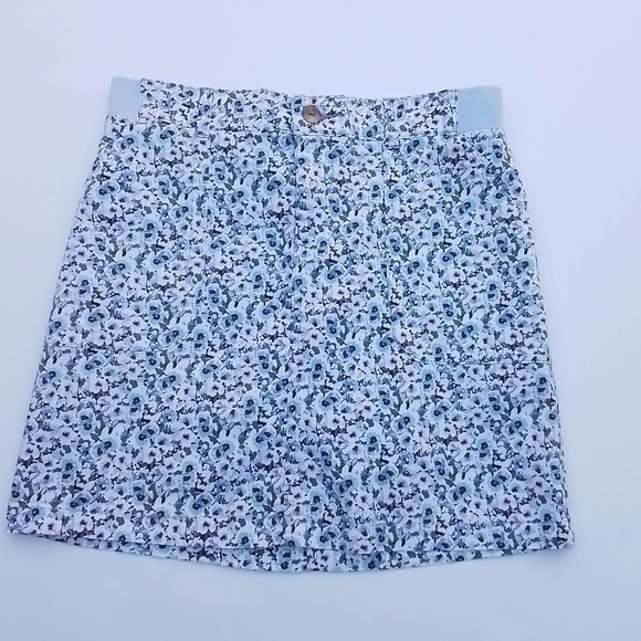 Lee Pants - Lee Regular Fit Mid Rise Skort Size 6 in White w/ Blue Floral Print
